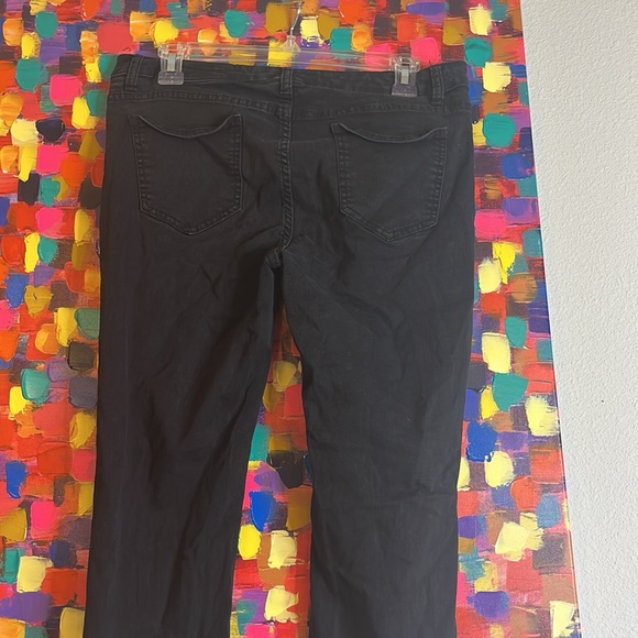 Black jeans with floral print and distress look - Picture 3 of 3